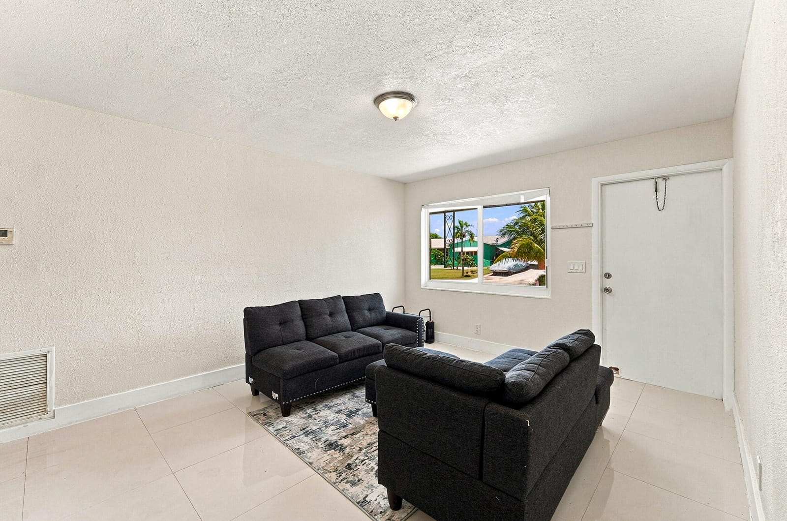 1010 Pinetree Drive, Lantana, FL 33462 photo 2