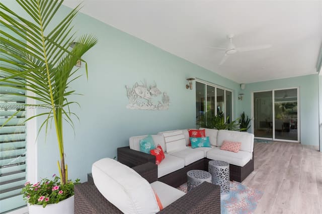 122 S Bahama Drive, Center Island, Duck Key, FL