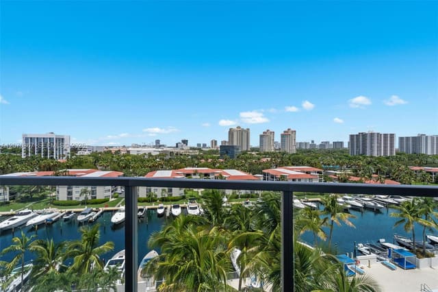 3029 NE 188th Street 818, Aventura, FL 33180