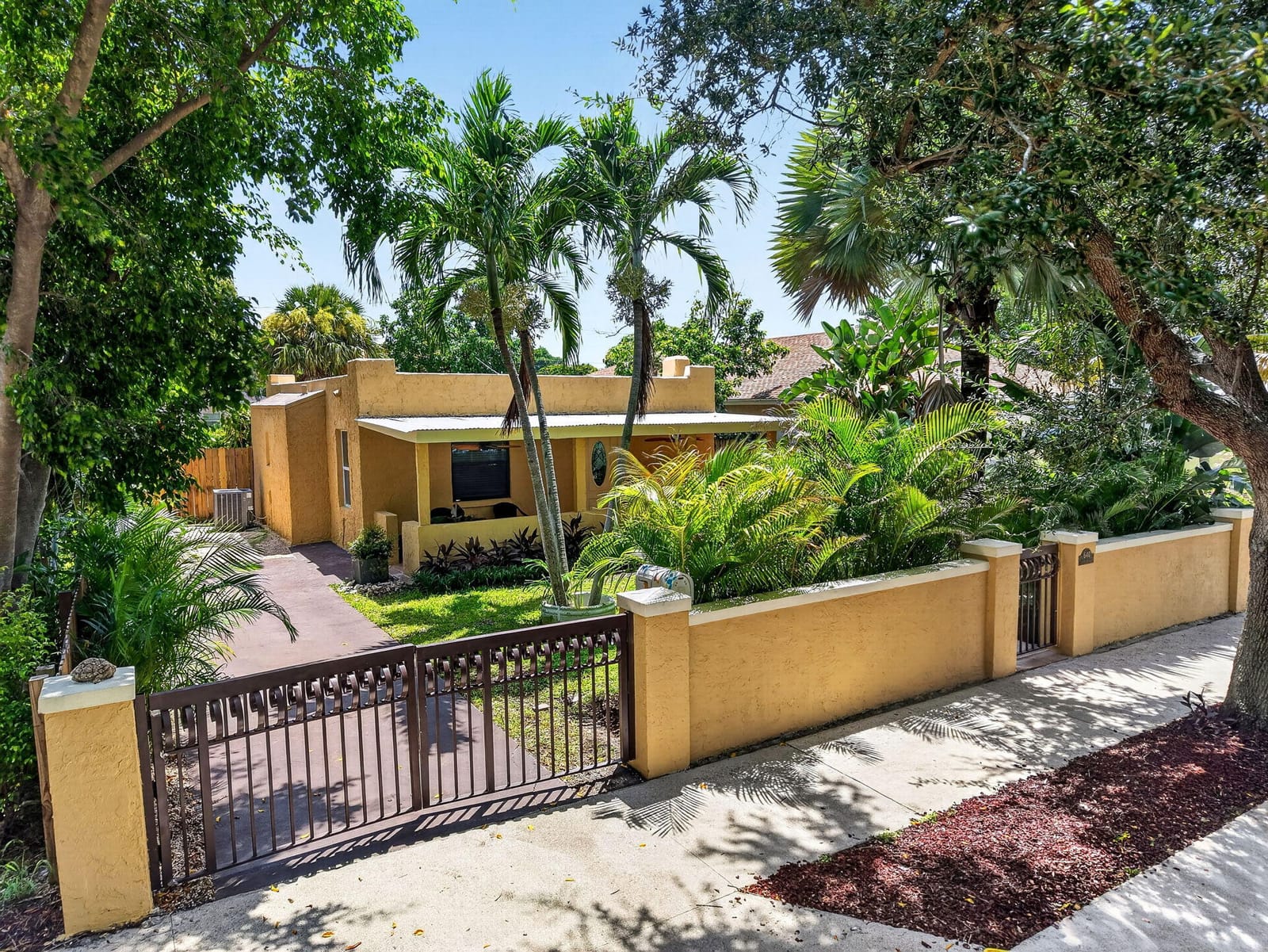 640 34TH Street, West Palm Beach, FL 33407 photo 2