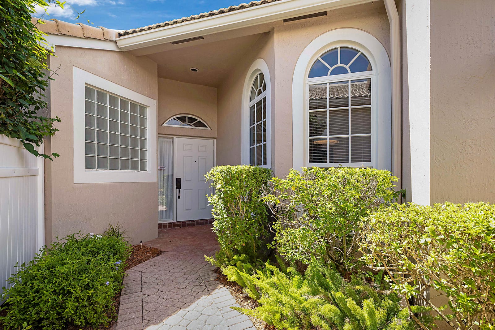 23444 Alzira Circle — photo 4