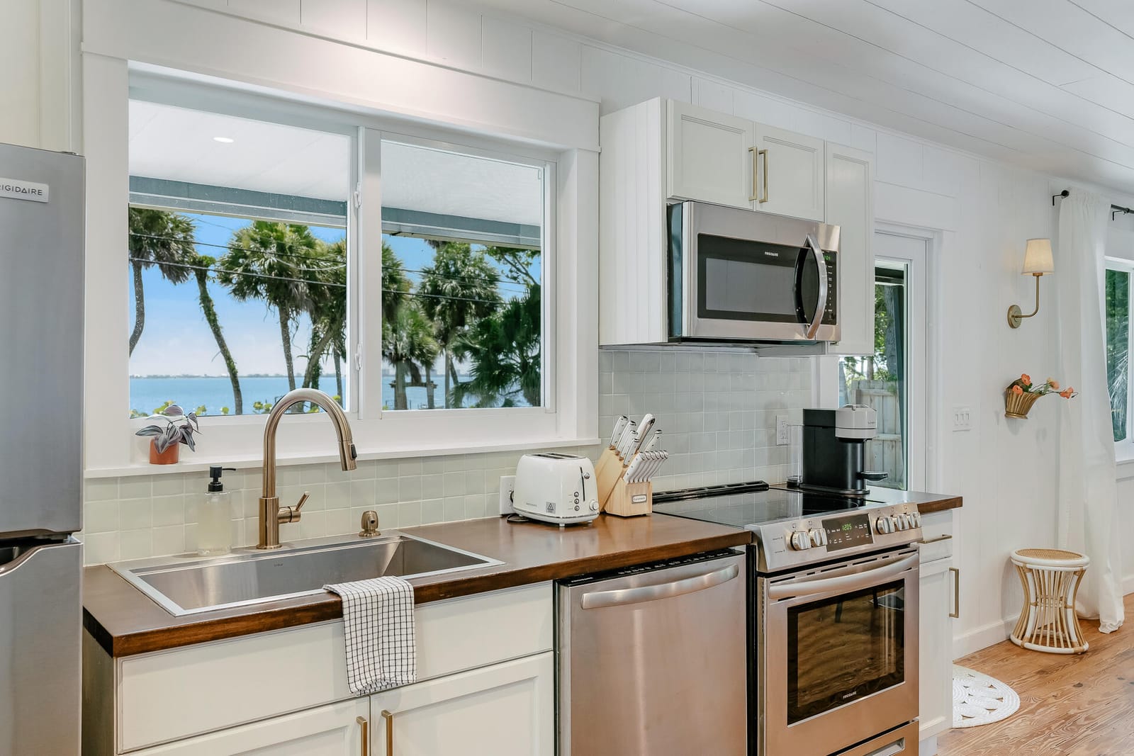 10007 S Indian River Drive — photo 7