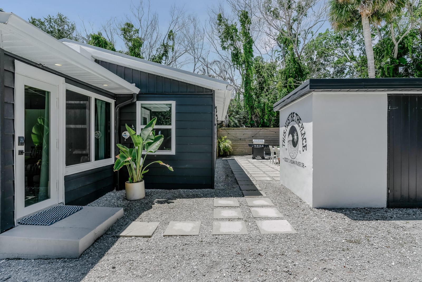 10007 S Indian River Drive — photo 2