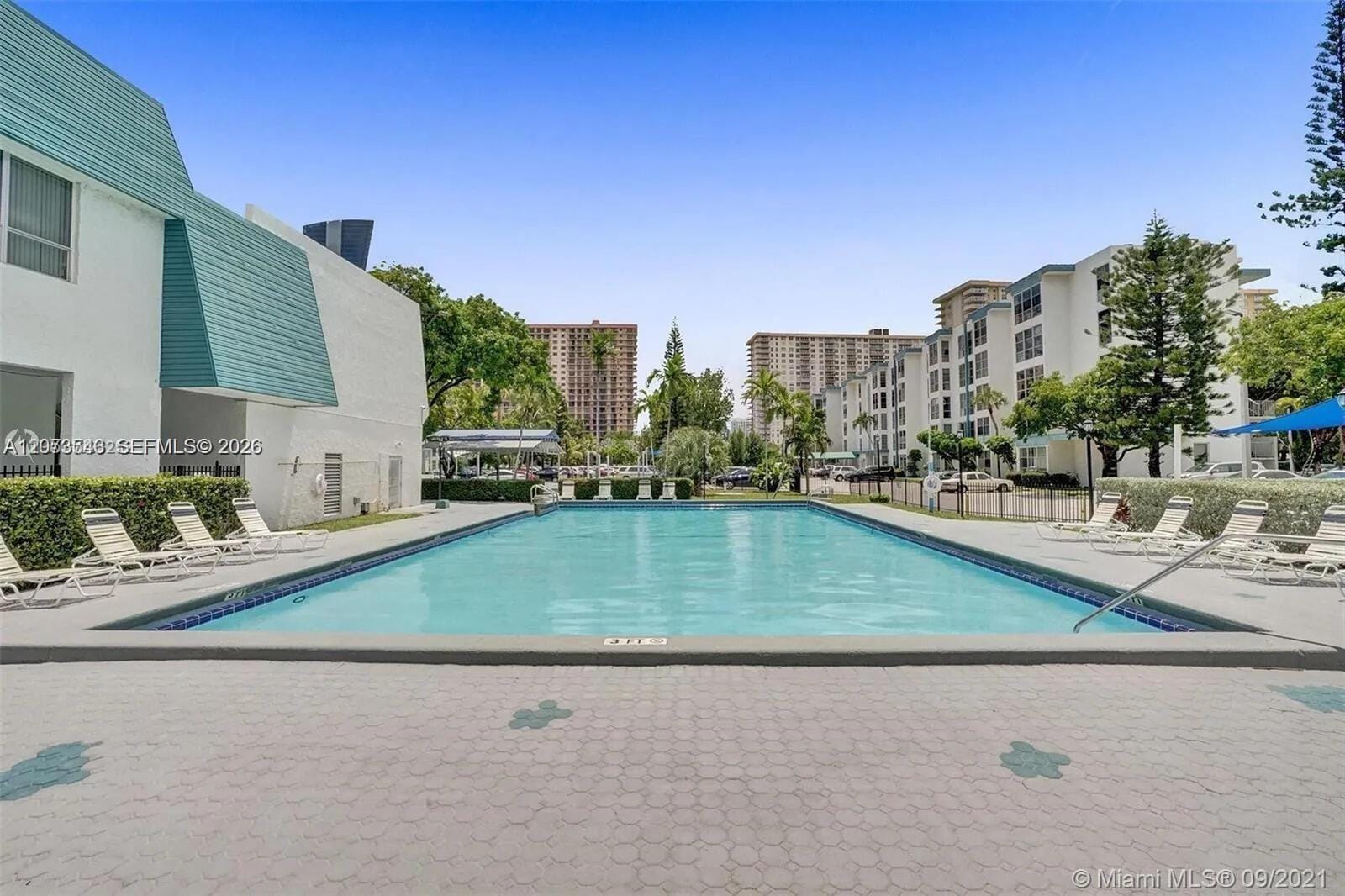 17560 Atlantic Boulevard 405 — photo 2