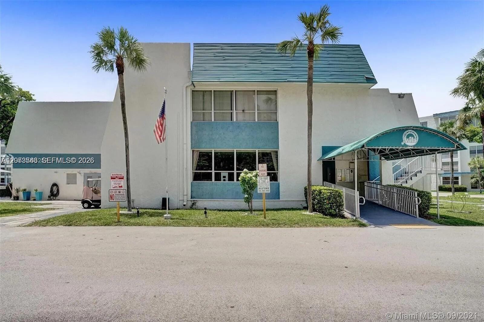 17560 Atlantic Boulevard 405 — photo 3
