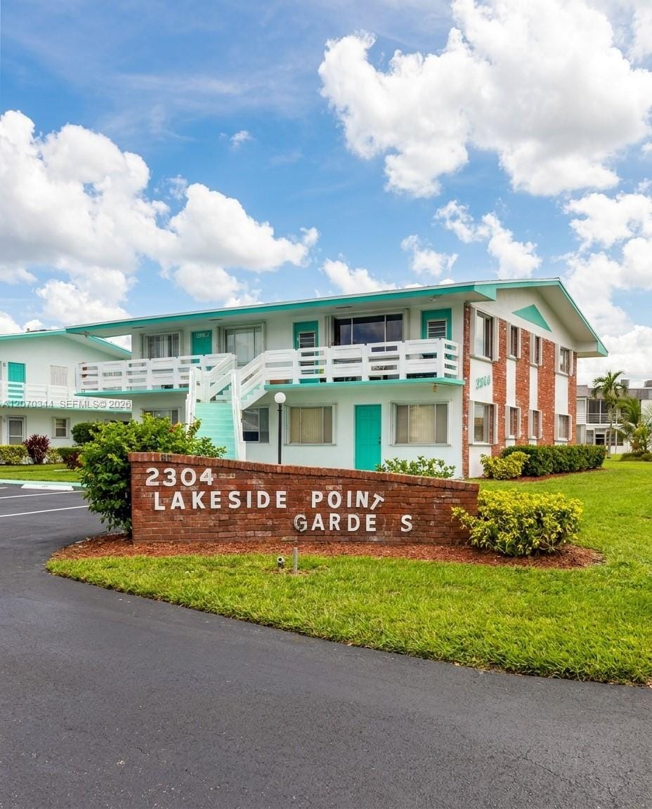 2304 Lake Osborne Drive 21 — photo 10
