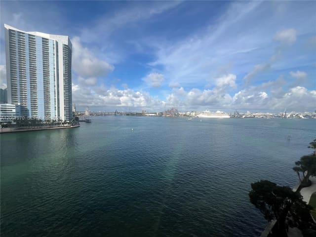 888 Brickell Key Drive 806, Miami, FL 33131