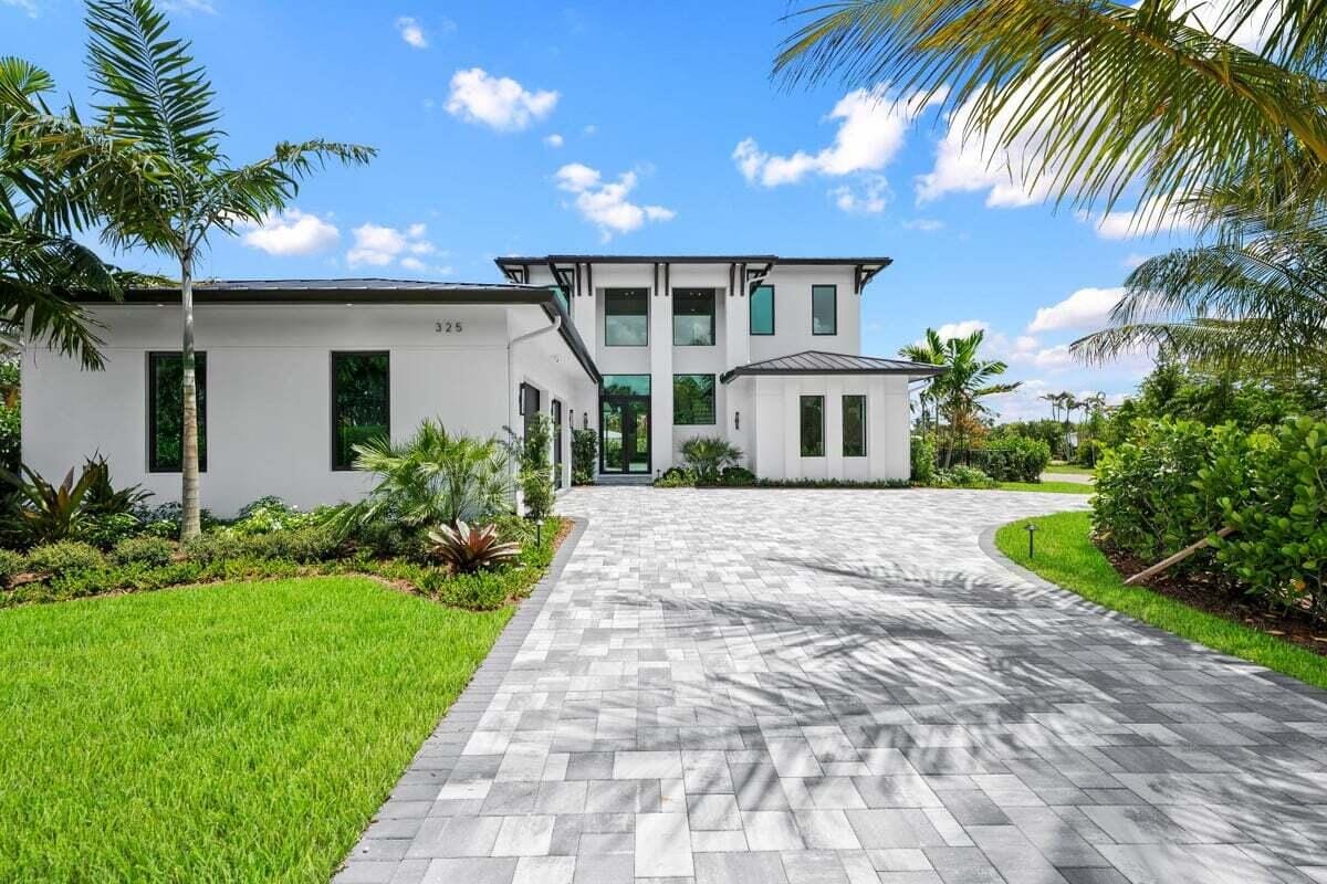 325 W Riverside Drive, Jupiter, FL 33469