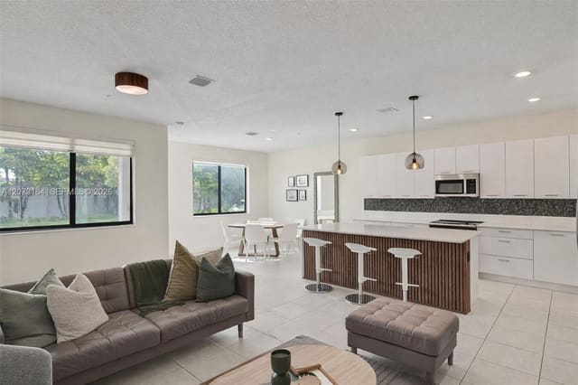8001 NW 41st Street F-109, Doral, FL 33166