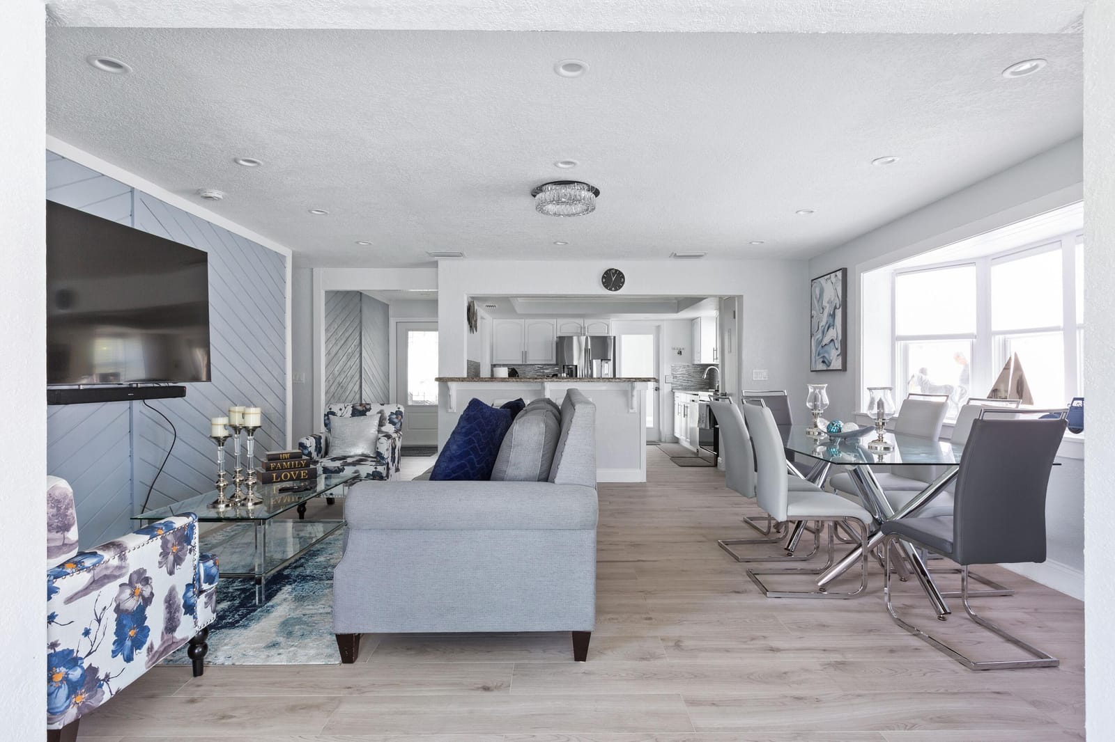 10044 Dasheen Avenue — photo 2