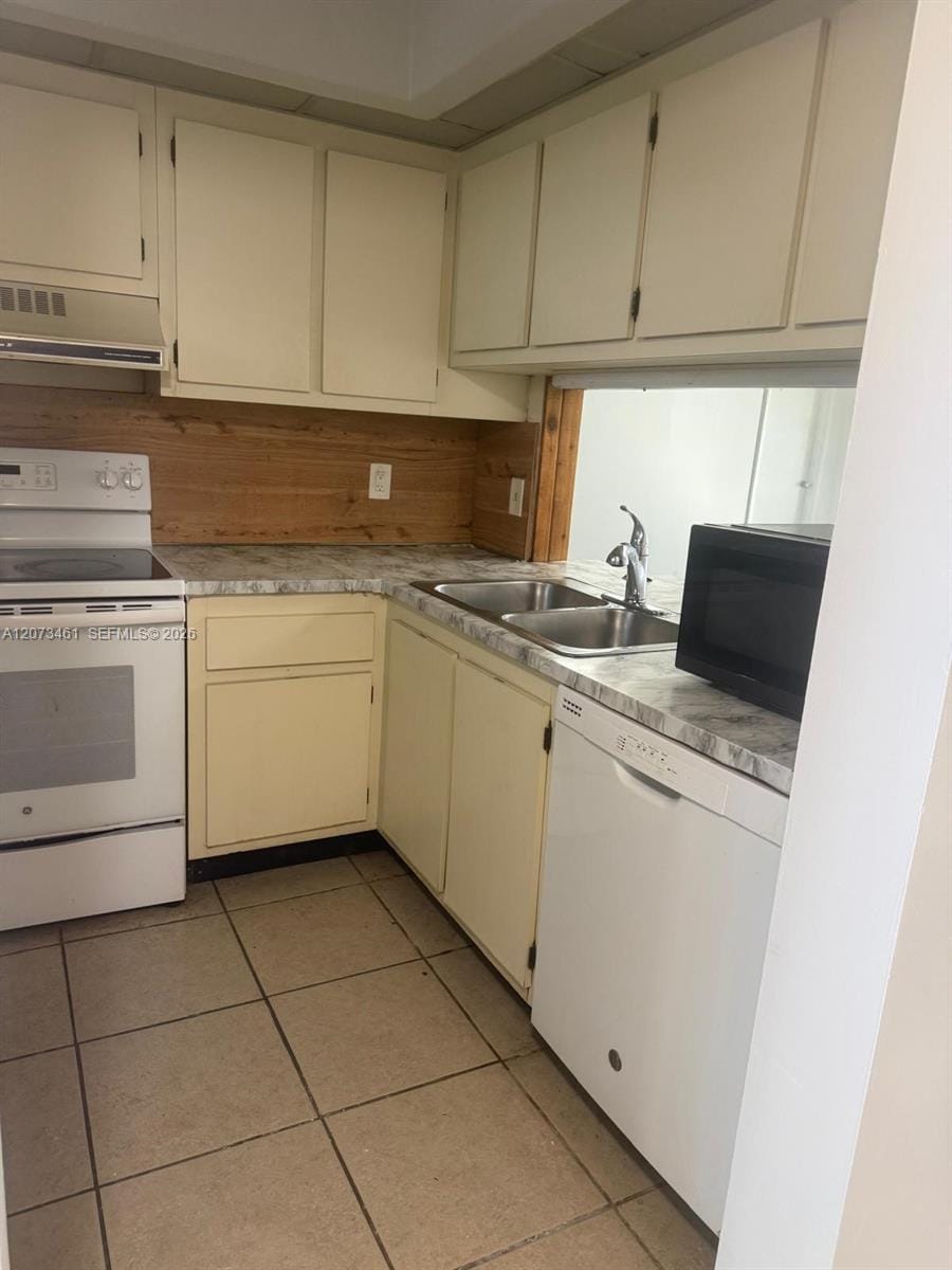 109 Lake Emerald Drive 102 — photo 4
