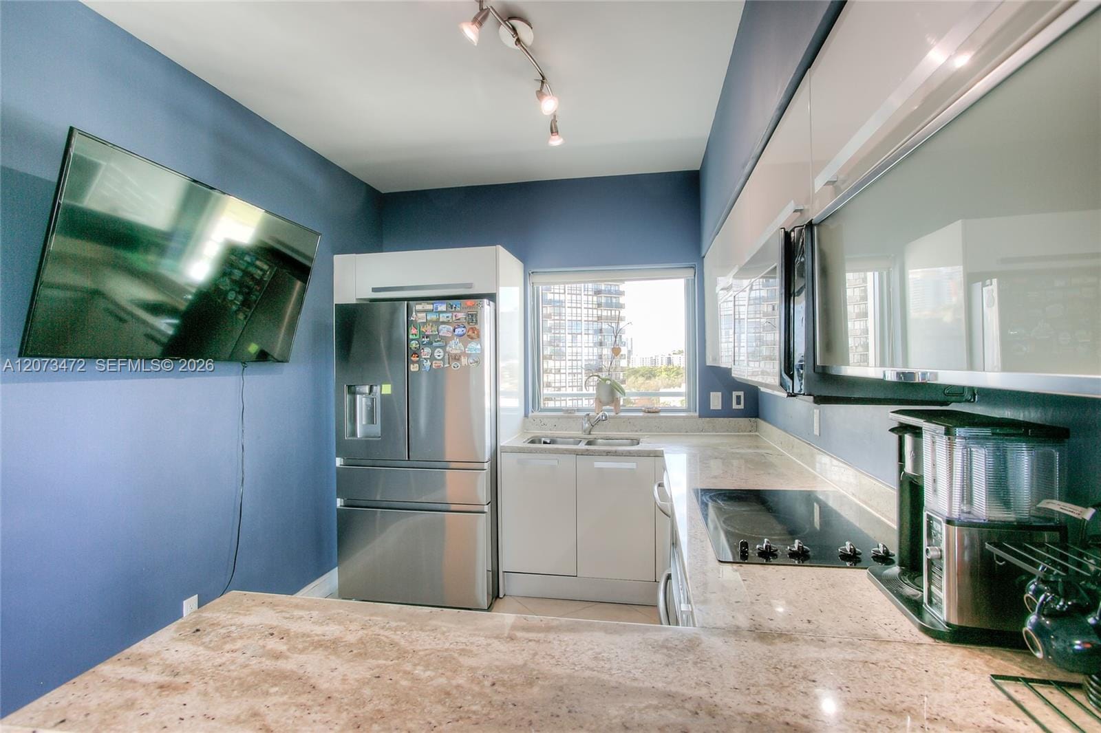 601 NE 36th Street 710 — photo 3