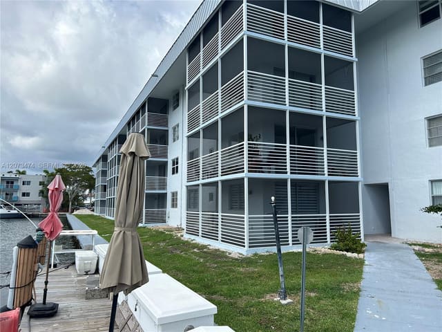 3550 NE 169th Street 304, North Miami Beach, FL 33160