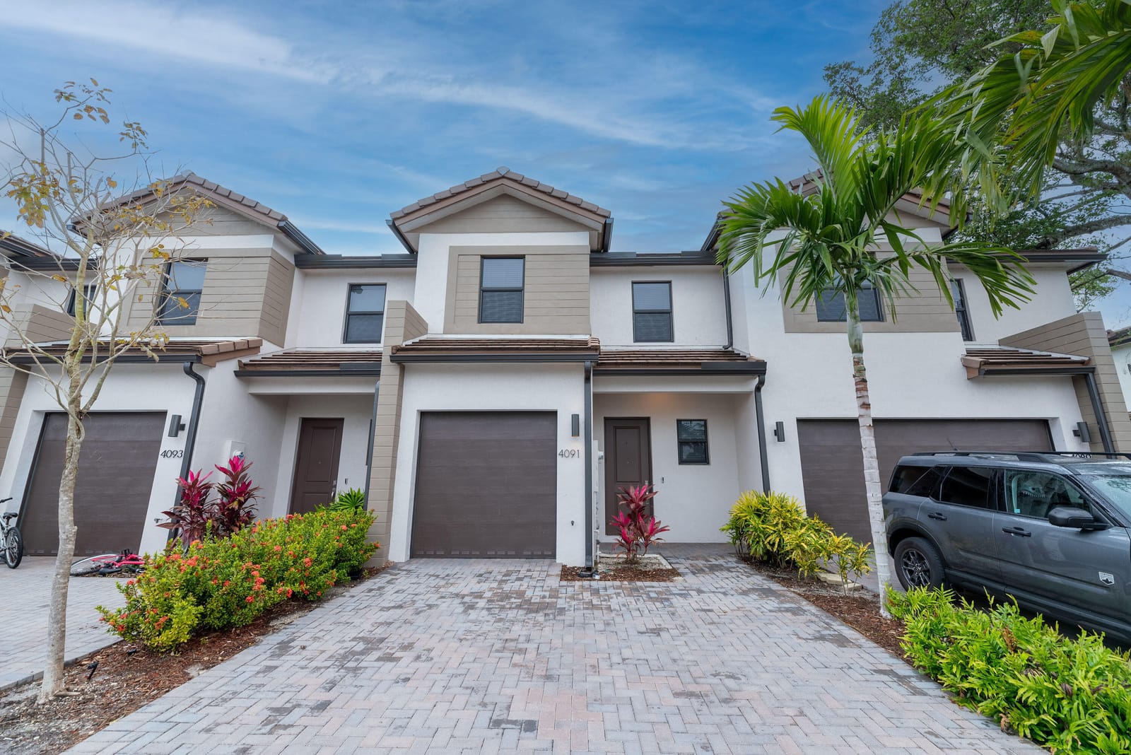 4093 SUNSET Way 4093