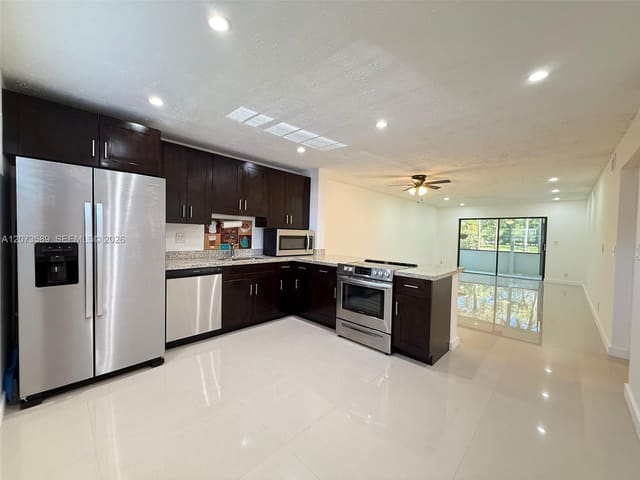 6095 N Sabal Palm Boulevard 103, Lakes Of Carriage Hills, Tamarac, FL