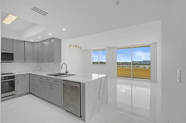 2775 NE 187th Street 514, Venture At Aventura West, Aventura, FL
