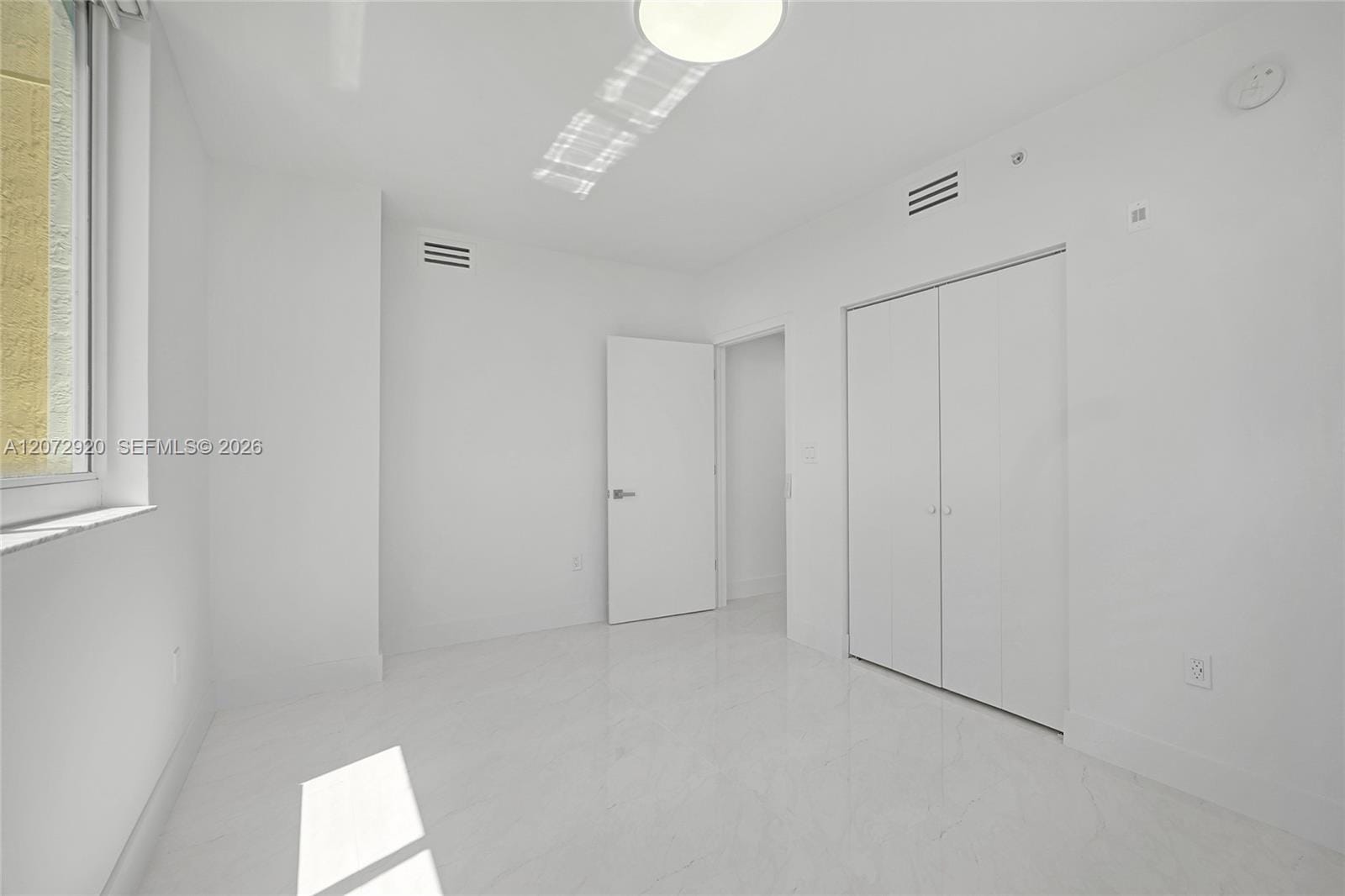 2775 NE 187th Street 514 — photo 9