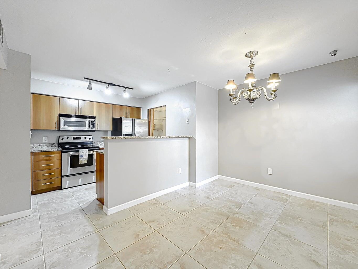 1020 CRYSTAL Way M — photo 5