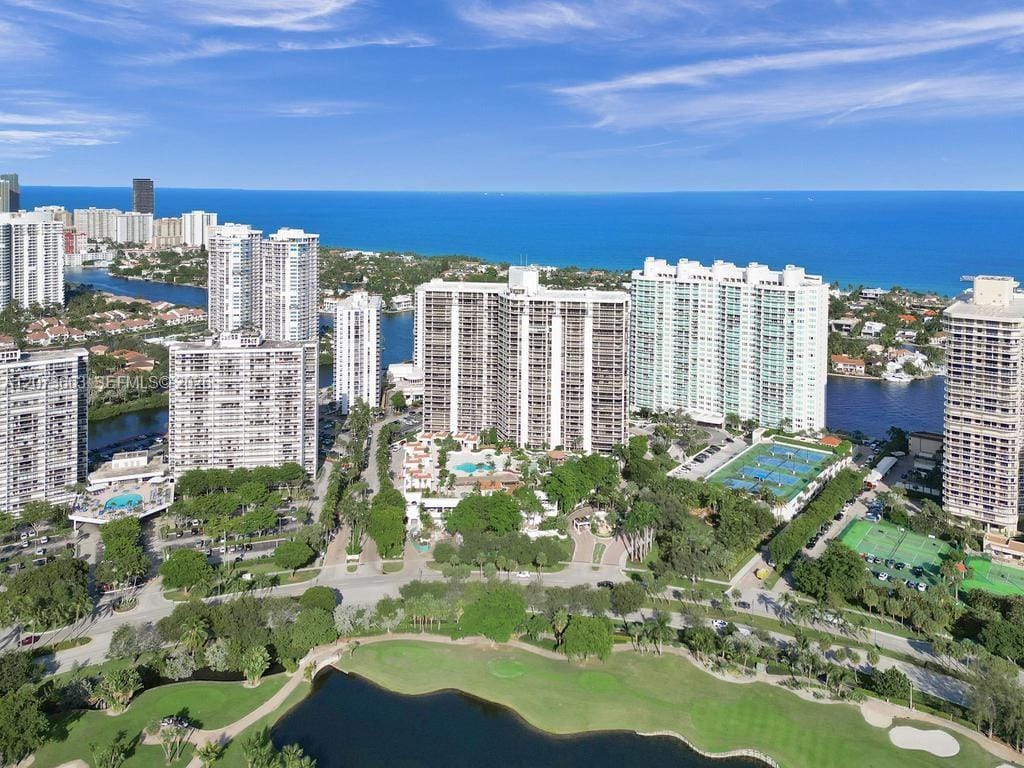 20281 E Country Club Drive 404, Aventura, FL 33180