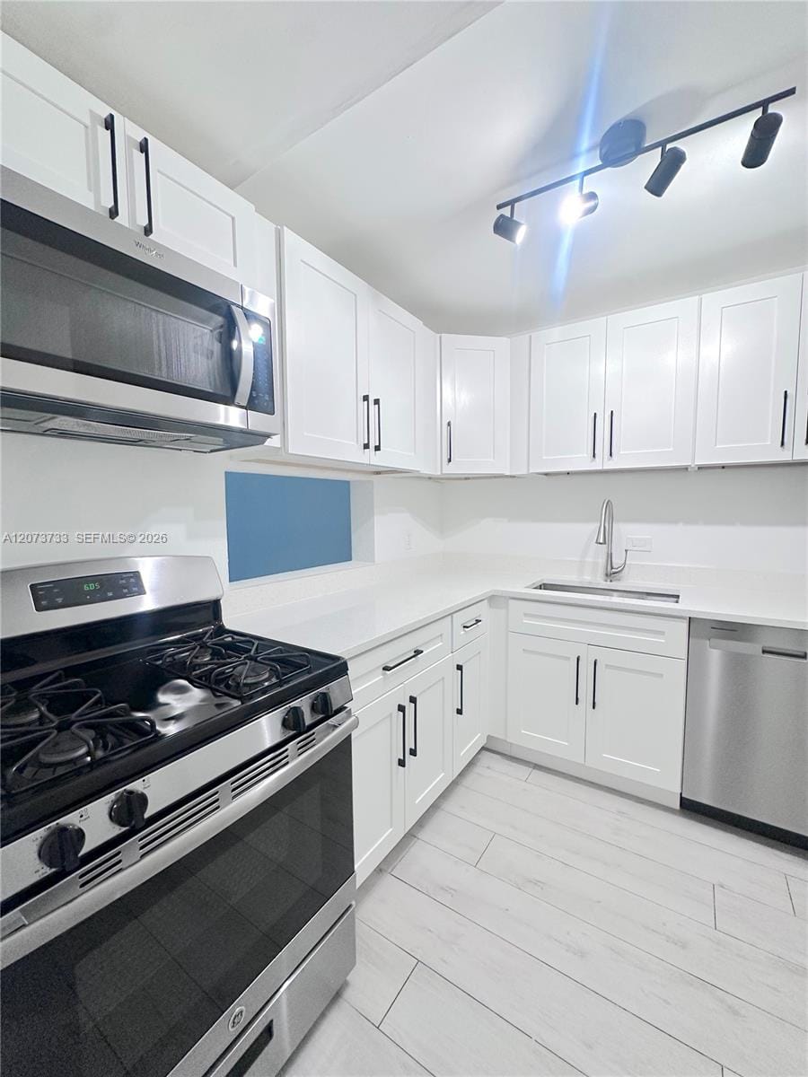 6890 N Kendall Drive B204, Pinecrest, FL 33156