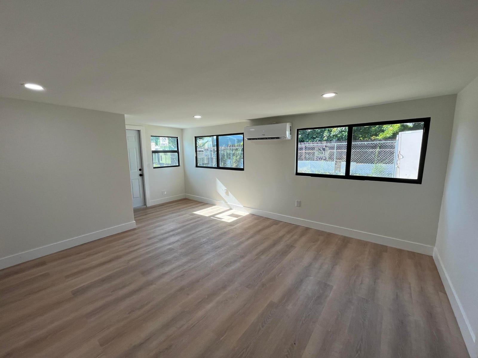 120 W 22ND Street — photo 4