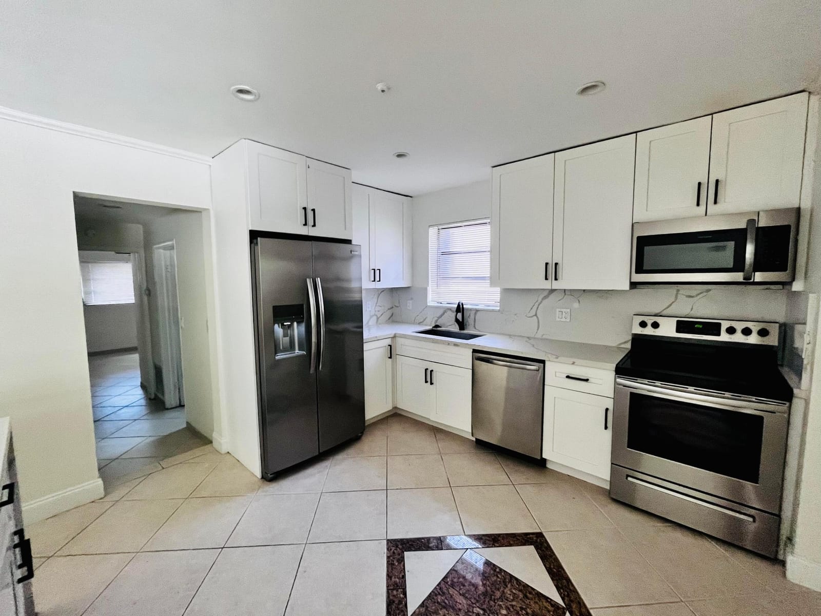 924 Johnson Street — photo 4