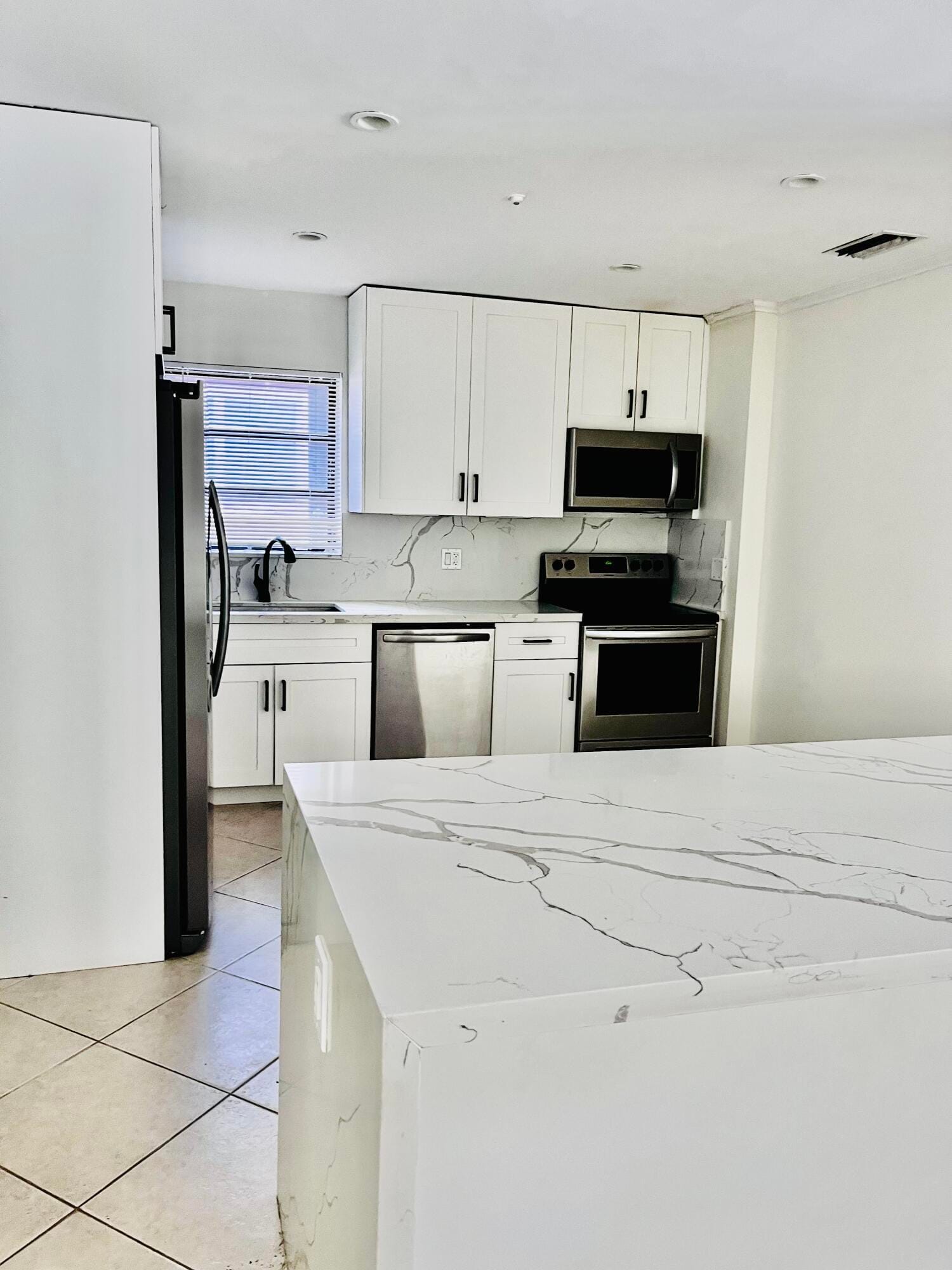 924 Johnson Street — photo 6