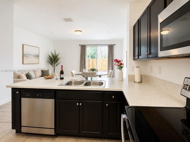142 SE 28th Terrace 6, Homestead, FL 33033