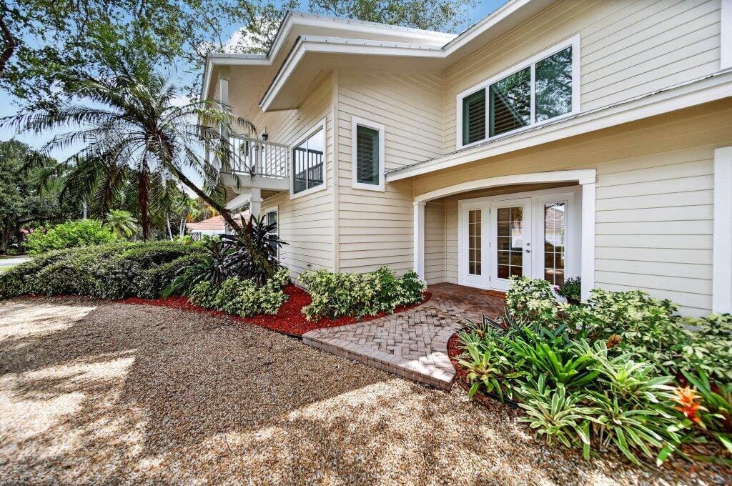 15 HERITAGE Way, Sewalls Point, FL 34996 photo 2