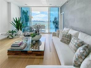 2020 N Bayshore Drive 1606 — photo 2