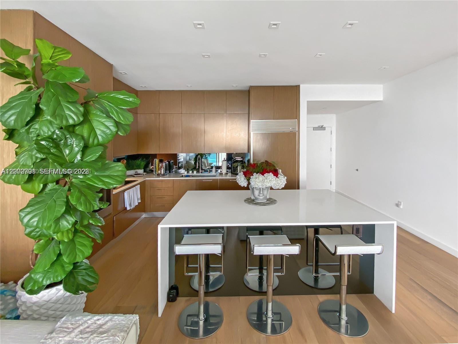 2020 N Bayshore Drive 1606 — photo 5
