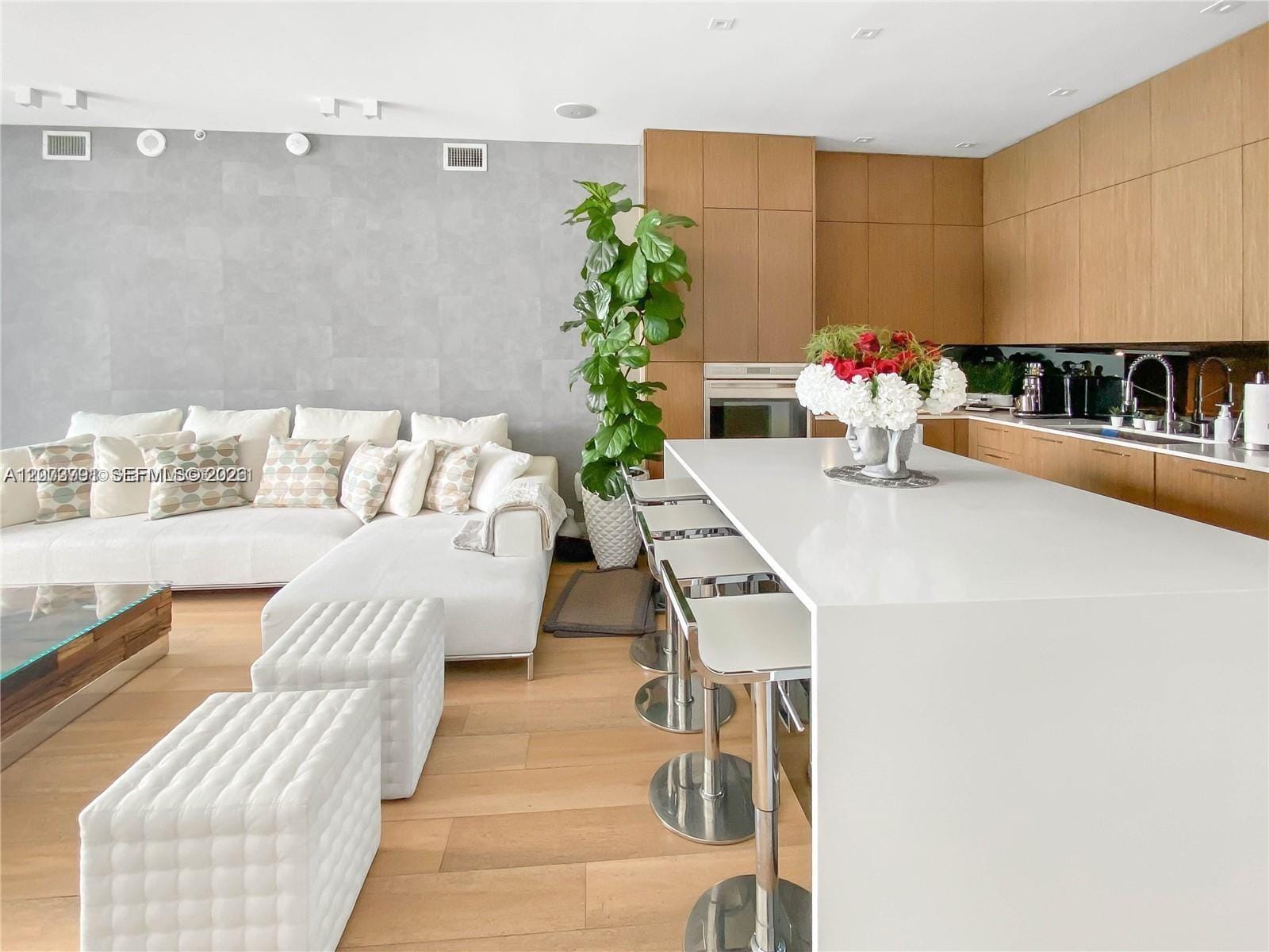 2020 N Bayshore Drive 1606 — photo 6