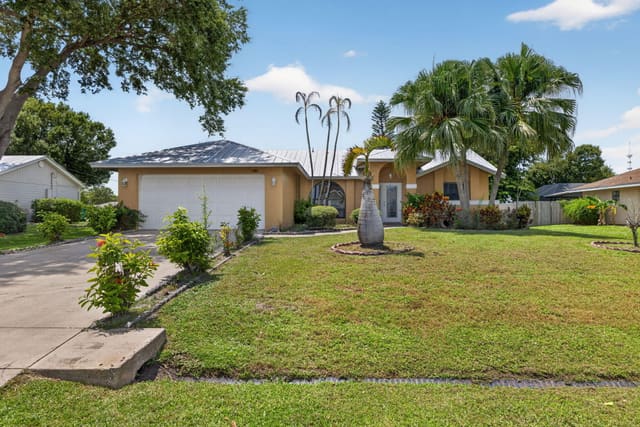 2252 SE MCMASTER Street, Port St. Lucie, FL 34952