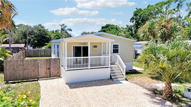 264 NE Oak Street, sold in ZIP 34994, Stuart, FL