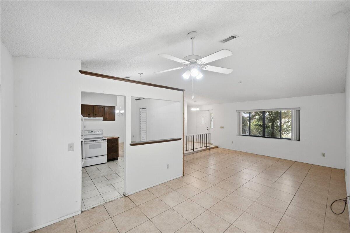 1646 SE HOLIDAY Road, Port St. Lucie, FL 34952 photo 12
