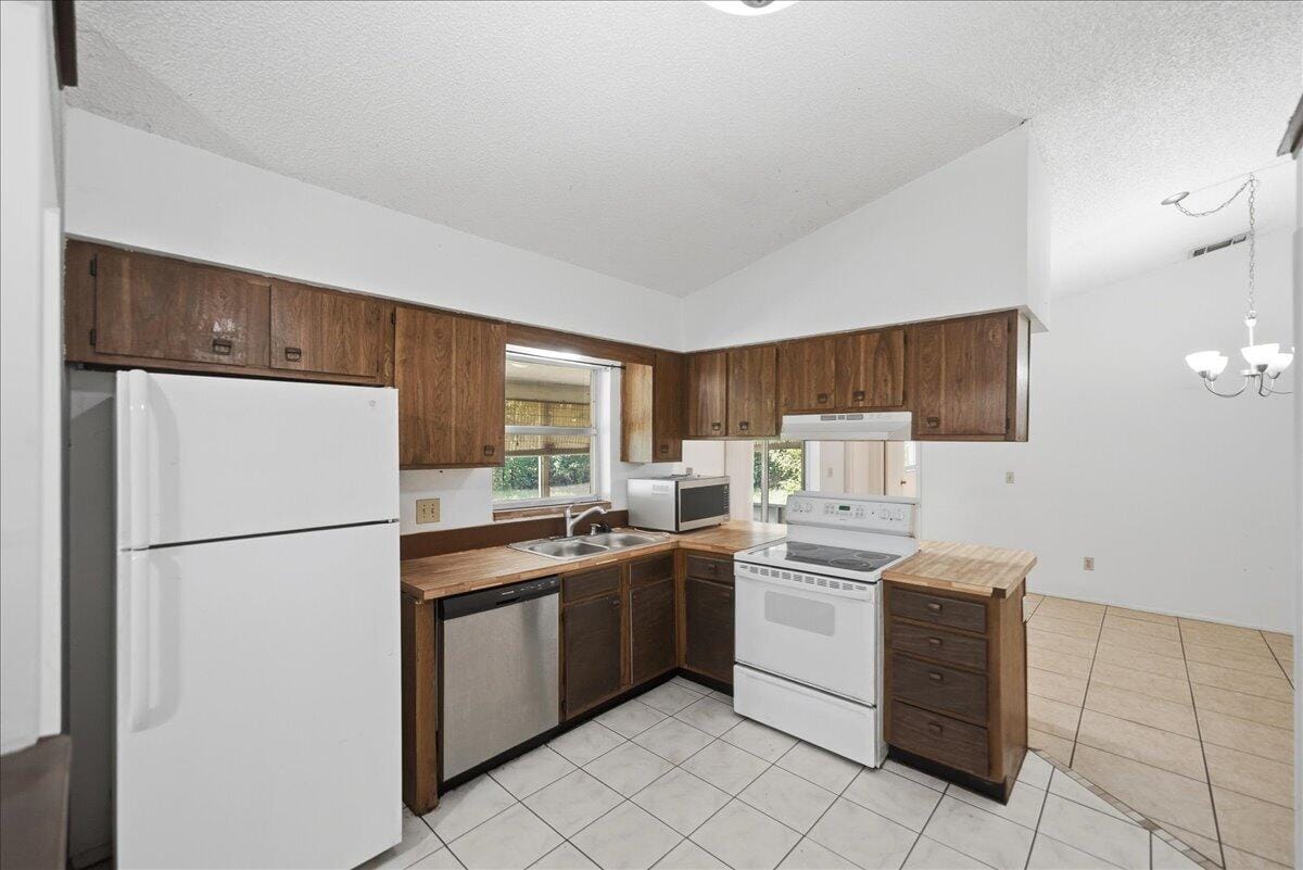 1646 SE HOLIDAY Road, Port St. Lucie, FL 34952 photo 13