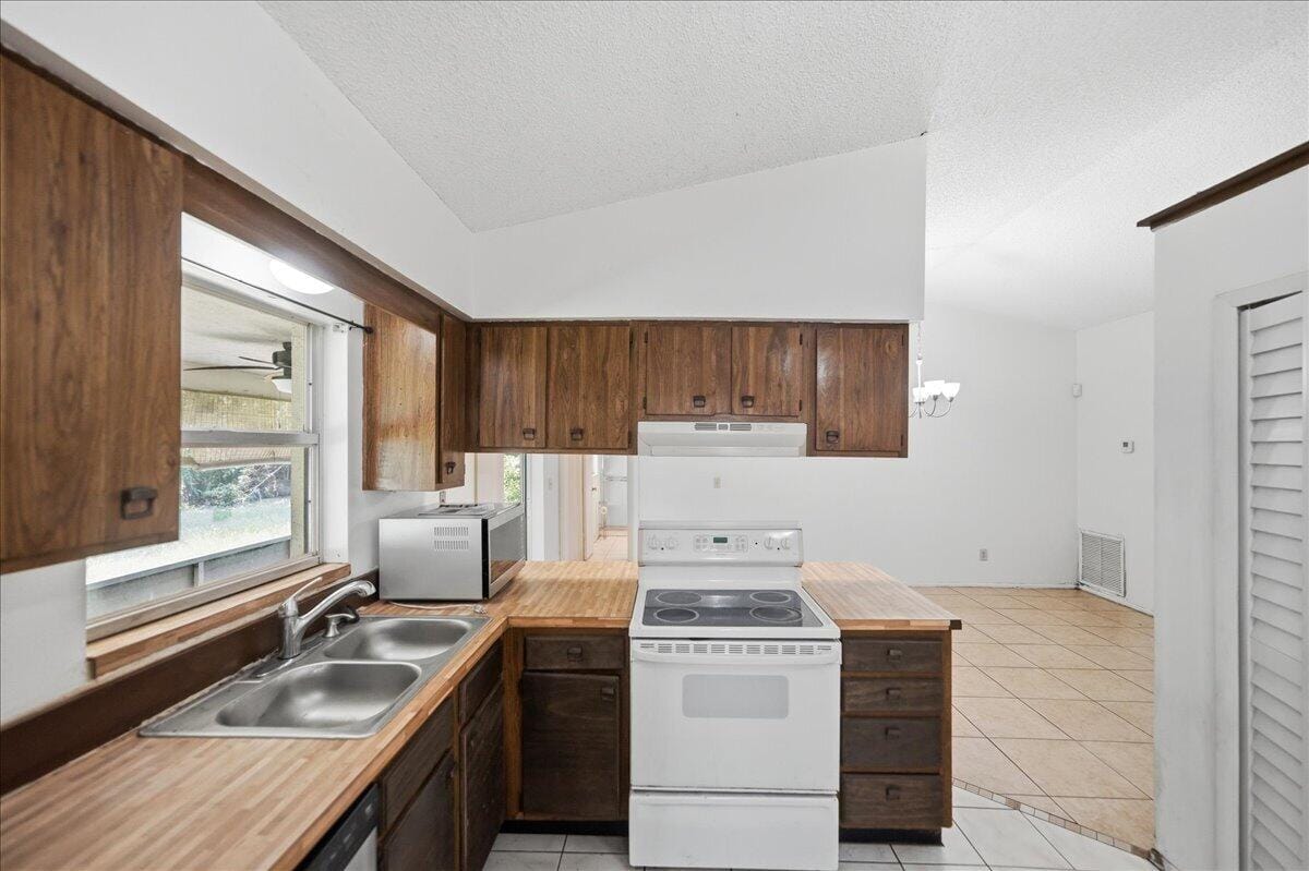 1646 SE HOLIDAY Road, Port St. Lucie, FL 34952 photo 14