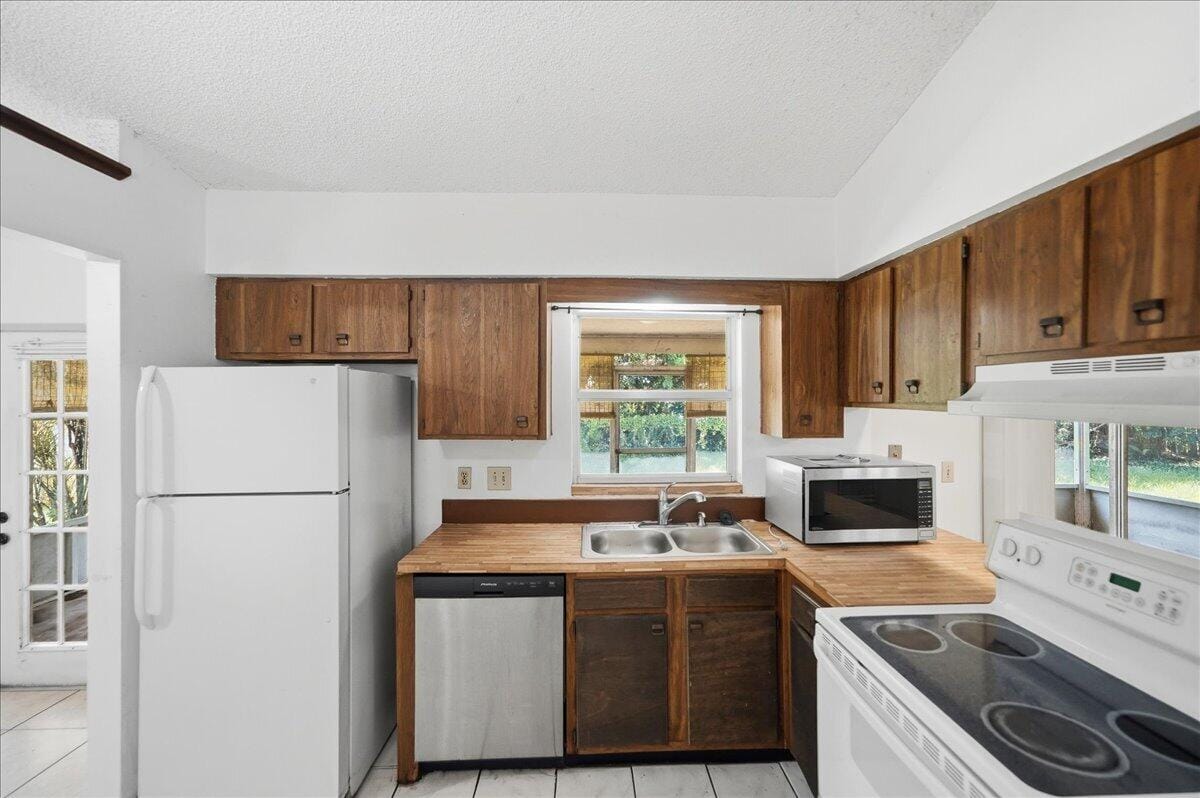 1646 SE HOLIDAY Road, Port St. Lucie, FL 34952 photo 15