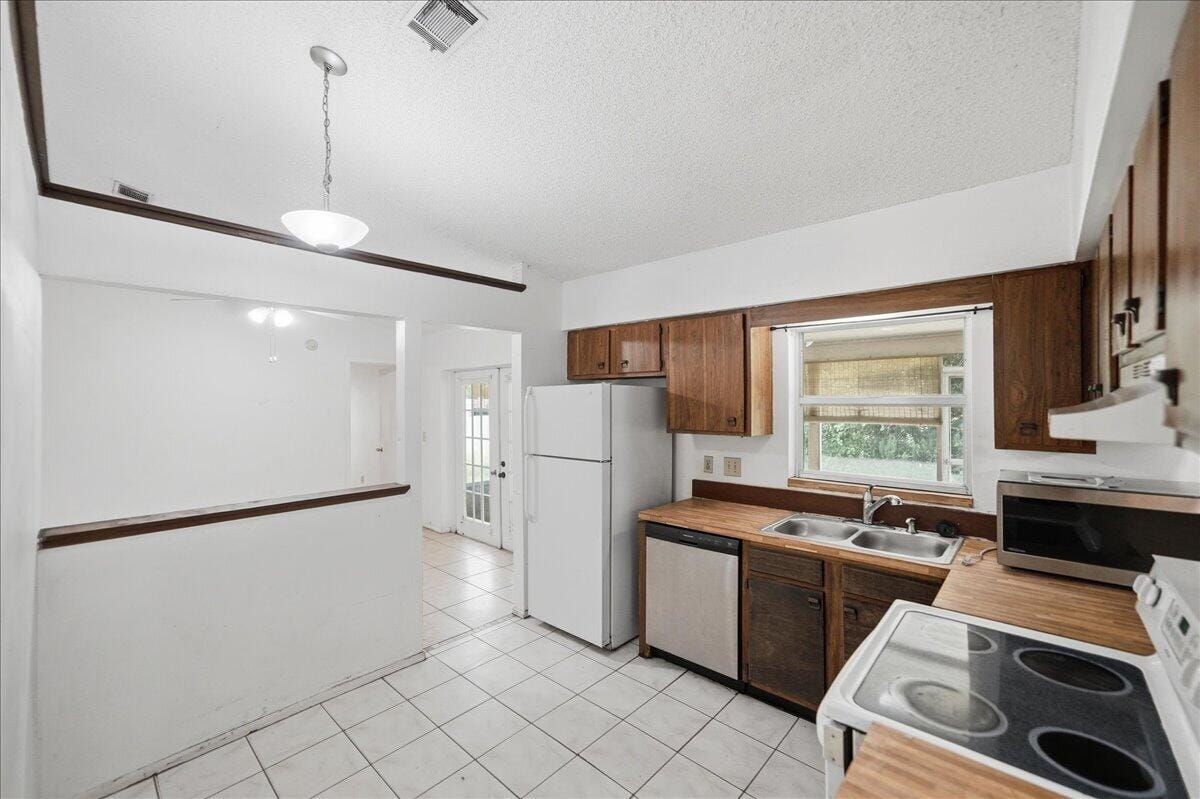1646 SE HOLIDAY Road, Port St. Lucie, FL 34952 photo 16