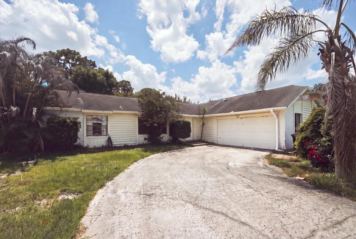 1646 SE HOLIDAY Road, Port St. Lucie, FL 34952