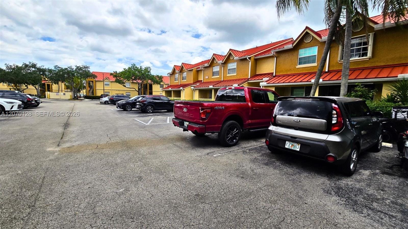 18332 NW 68th Avenue H, Hialeah, FL 33015