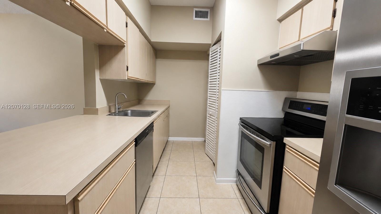 18332 NW 68th Avenue H, Hialeah, FL 33015 photo 11