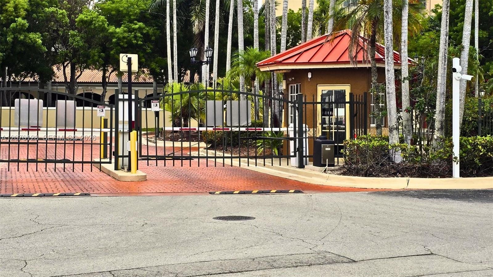 18332 NW 68th Avenue H, Hialeah, FL 33015 photo 3