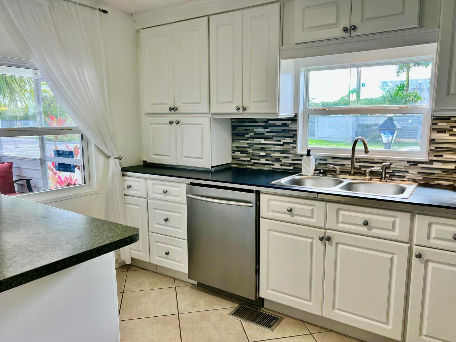 3225 South Street — photo 11