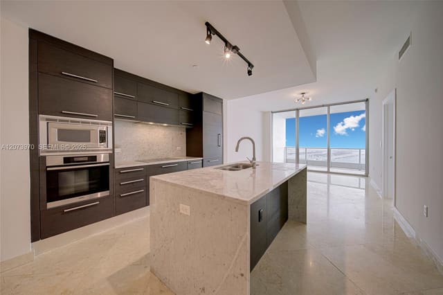 900 Biscayne Boulevard 5203, Miami, FL 33132