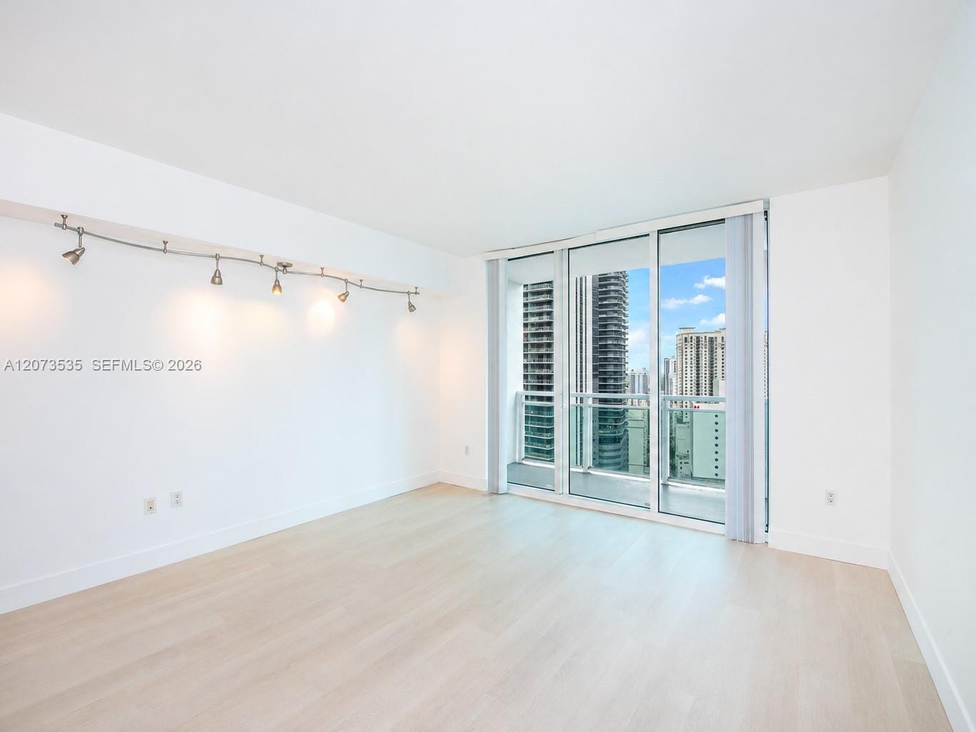 951 Brickell Avenue 2709 — photo 2