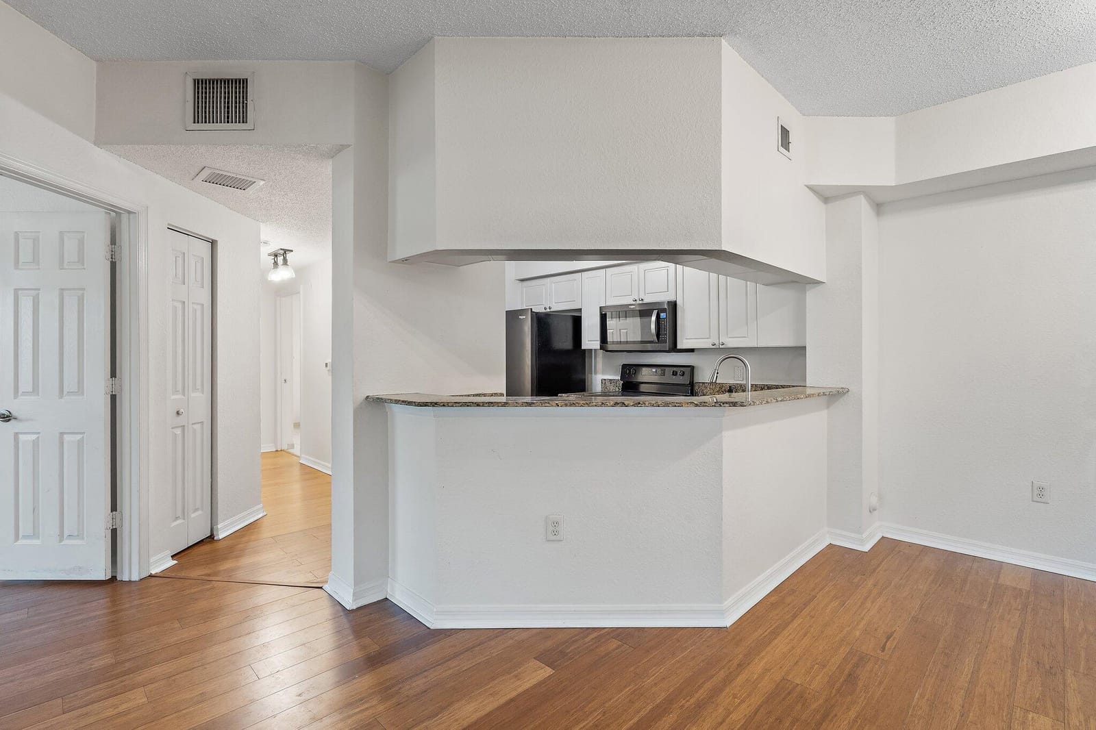 3020 ALCAZAR Place 106 — photo 11