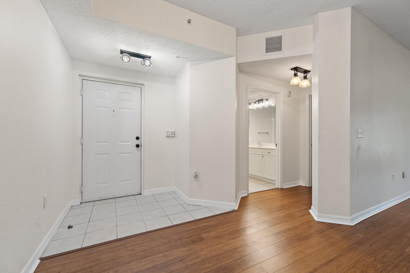 3020 ALCAZAR Place 106 — photo 5