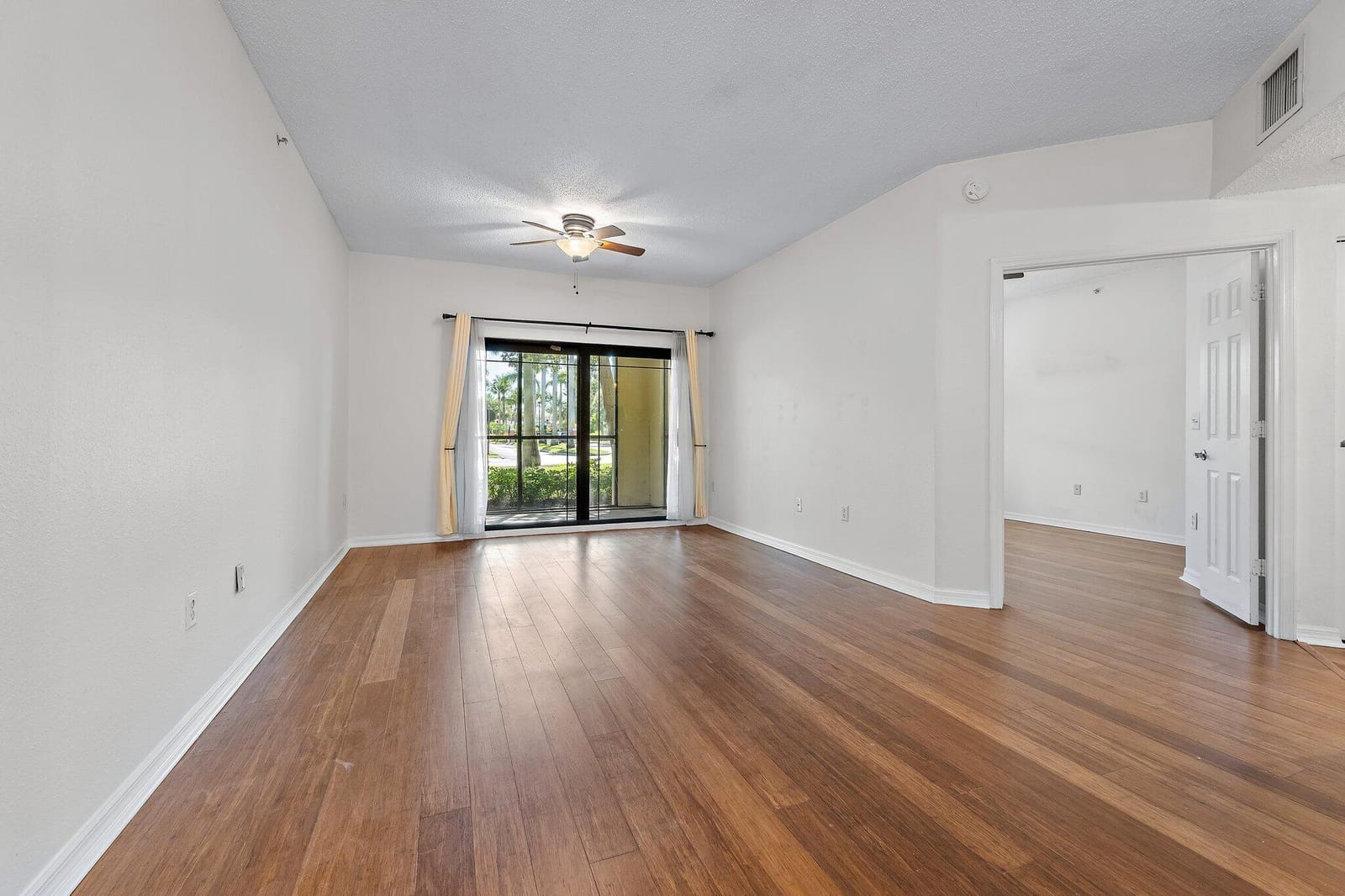 3020 ALCAZAR Place 106 — photo 7