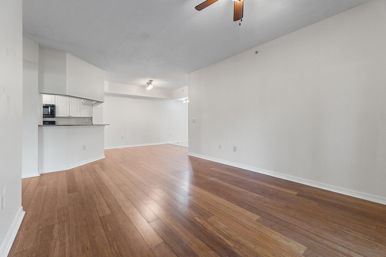 3020 ALCAZAR Place 106 — photo 10